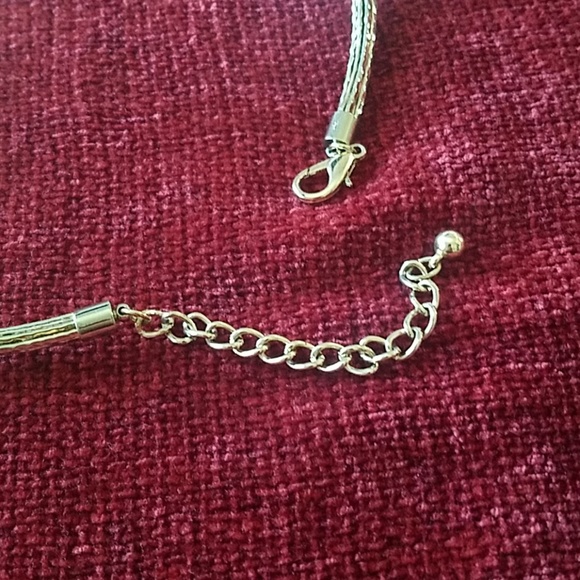 Necklace Goldtone - Picture 2 of 2